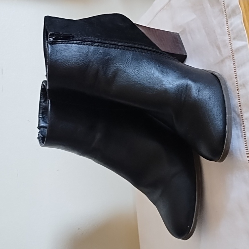 BLACK COVINGTON BOOTS, HALF LEATHER, HALF SUEDE, SZ 8.5, ZIP SIDES, EUC
